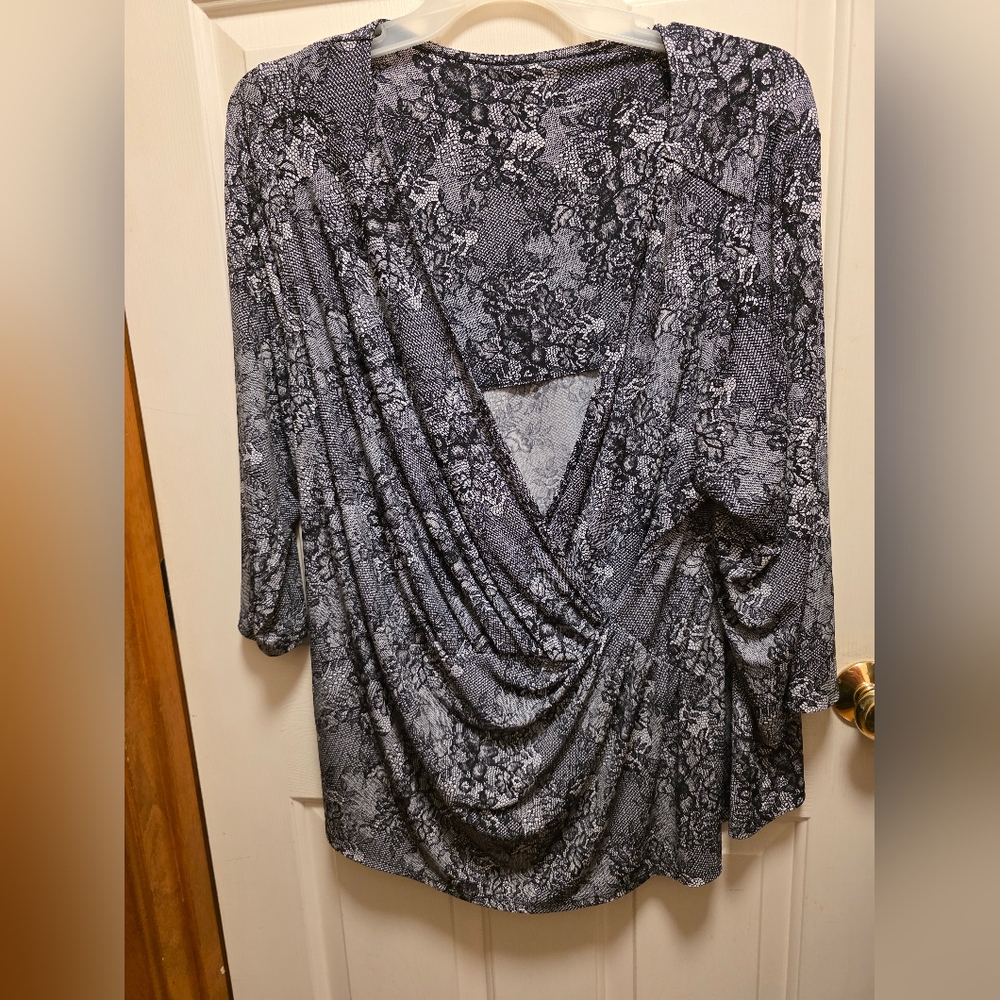 🌴 Lane Bryant Black and Gray Wrap Blouse Size 22/24 GUC